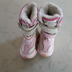 Toddler girls size 6 princess snow boots.